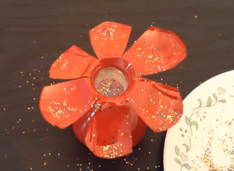  Cara  membuat  kerajinan tangan bunga  dari botol plastik bekas