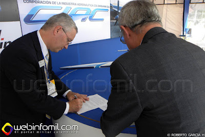 Ceremonia de firma celebrada durante el show aéreo F-AIR Colombia (Feria Aeronáutica Internacional Rionegro) 2015, presidida por el señor General del Aire (RA) Flavio Enrique Ulloa Echeverry, Gerente CIAC S.A.