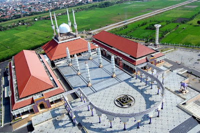 Masjid Agung Jawa Tengah Semarang dengan Arsitektur Yang Megah