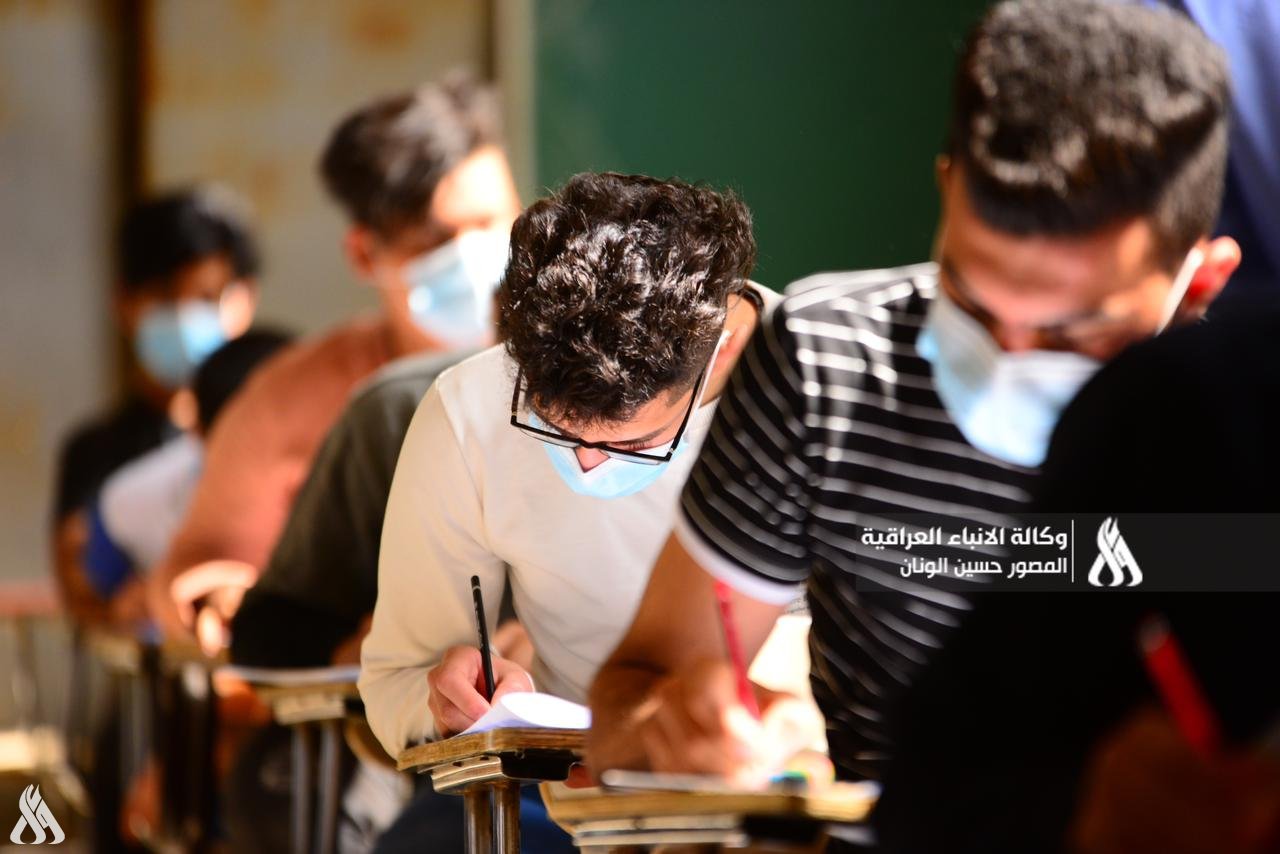 لجنة نيابية تكشف عن فقرات قانون التعليم الموازي ومصير العام الدراسي المقبل 2022 لجنة نيابية تكشف عن فقرات قانون التعليم الموازي ومصير العام الدراسي المقبل 2022