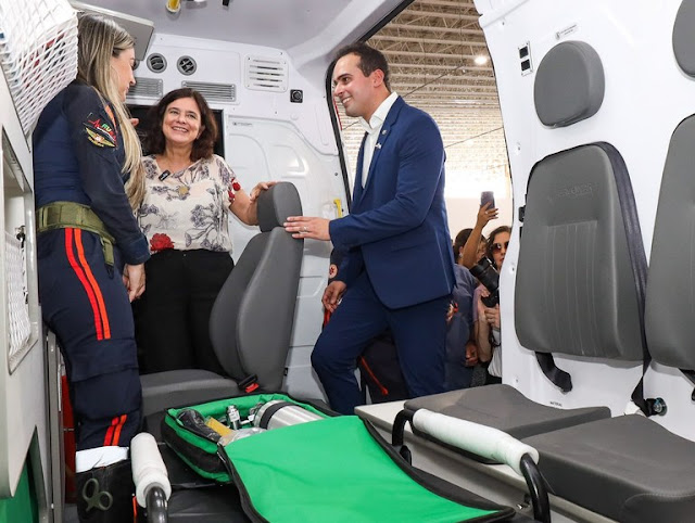 Vice-governador Lucas Ribeiro acompanha ministra da Saúde em entrega de ambulâncias