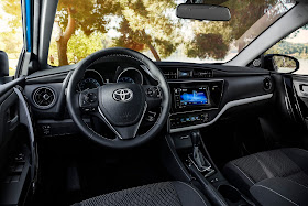 Interior view of 2017 Toyota Corolla iM