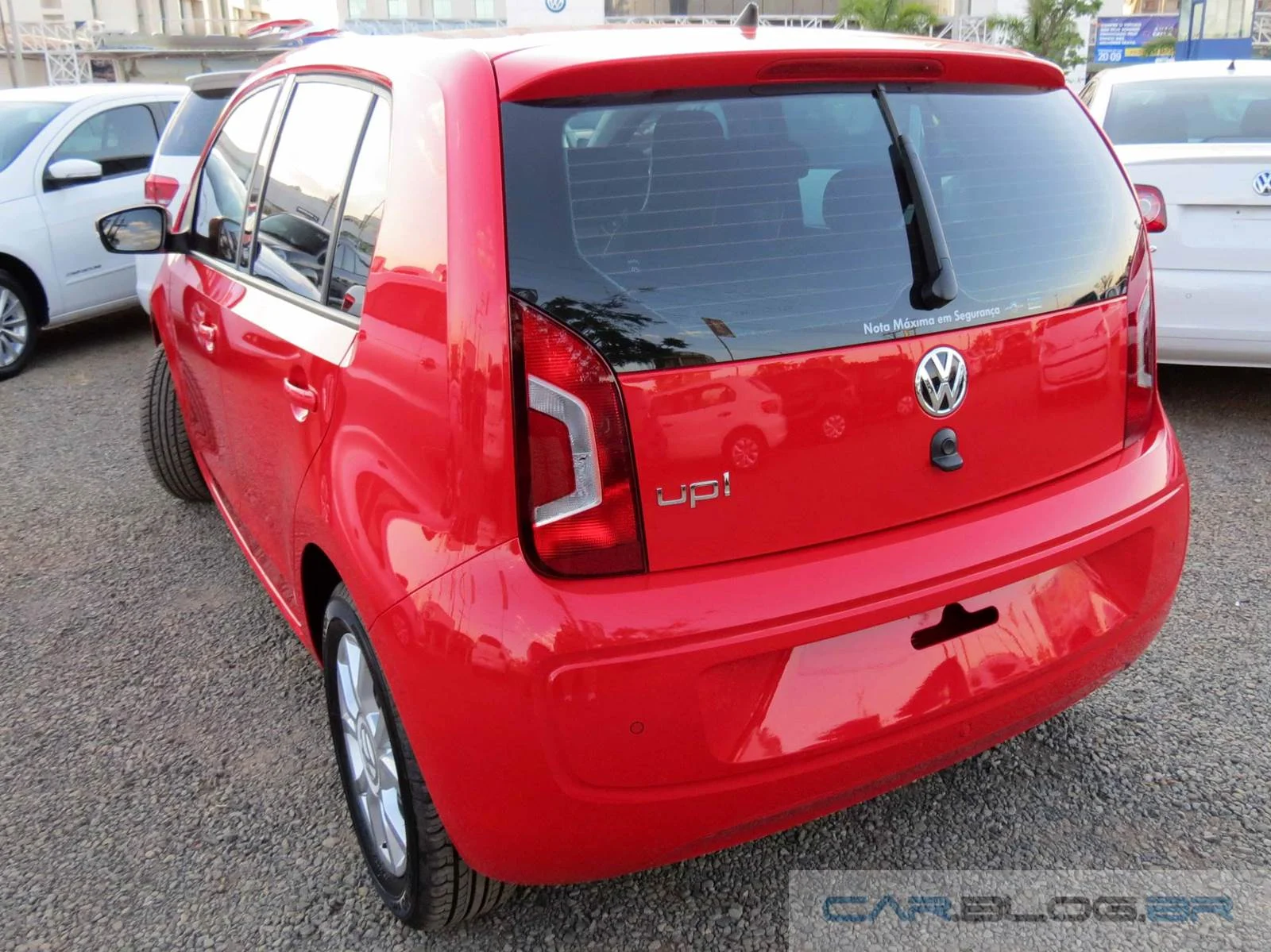 Volkswagen up! High up! vermelho