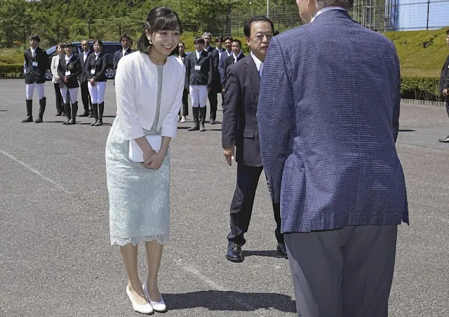 Princess Kako wore a light green lace midi dress and a white jacket. The Princess wore white leather pumps