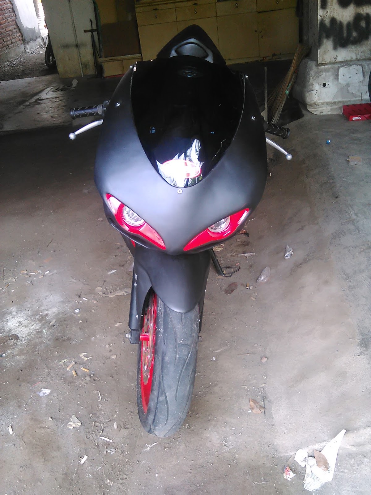 Sentral Modifikasi Jawa Timur: CBR 150 R Thailand Model Ducaty