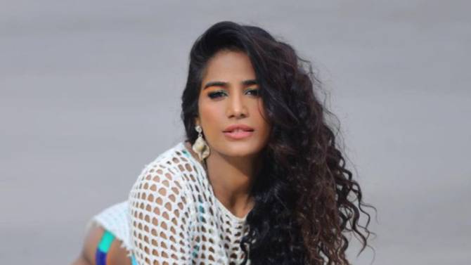 Poonam Pandey Biography, Height, Weight, Age, Husband, Net Worth, Affairs and More 