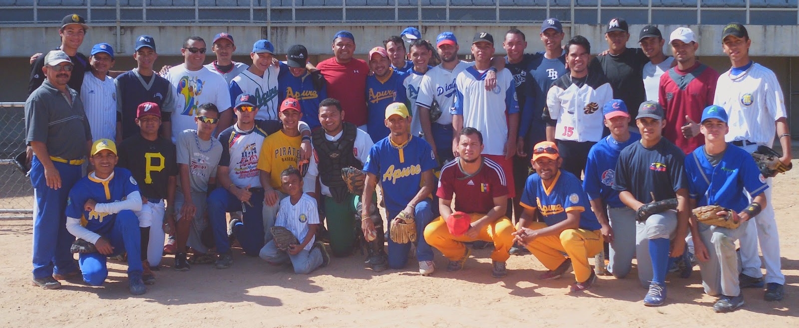 Gran caimanera de navidad en polideportivo de San Fernando en honor a dos apureños firmado recientemente por Tampa Bay.