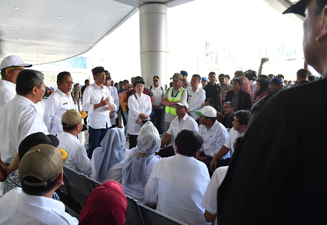 Pimpin Evaluasi, Presiden Jokowi Minta Distribusi Logistik Untuk Korban Gempa di Palu Diperbaiki