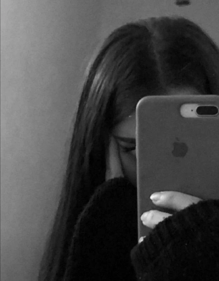 Mirror Selfie Instagram Hidden Face Black and White Dpz for Girls