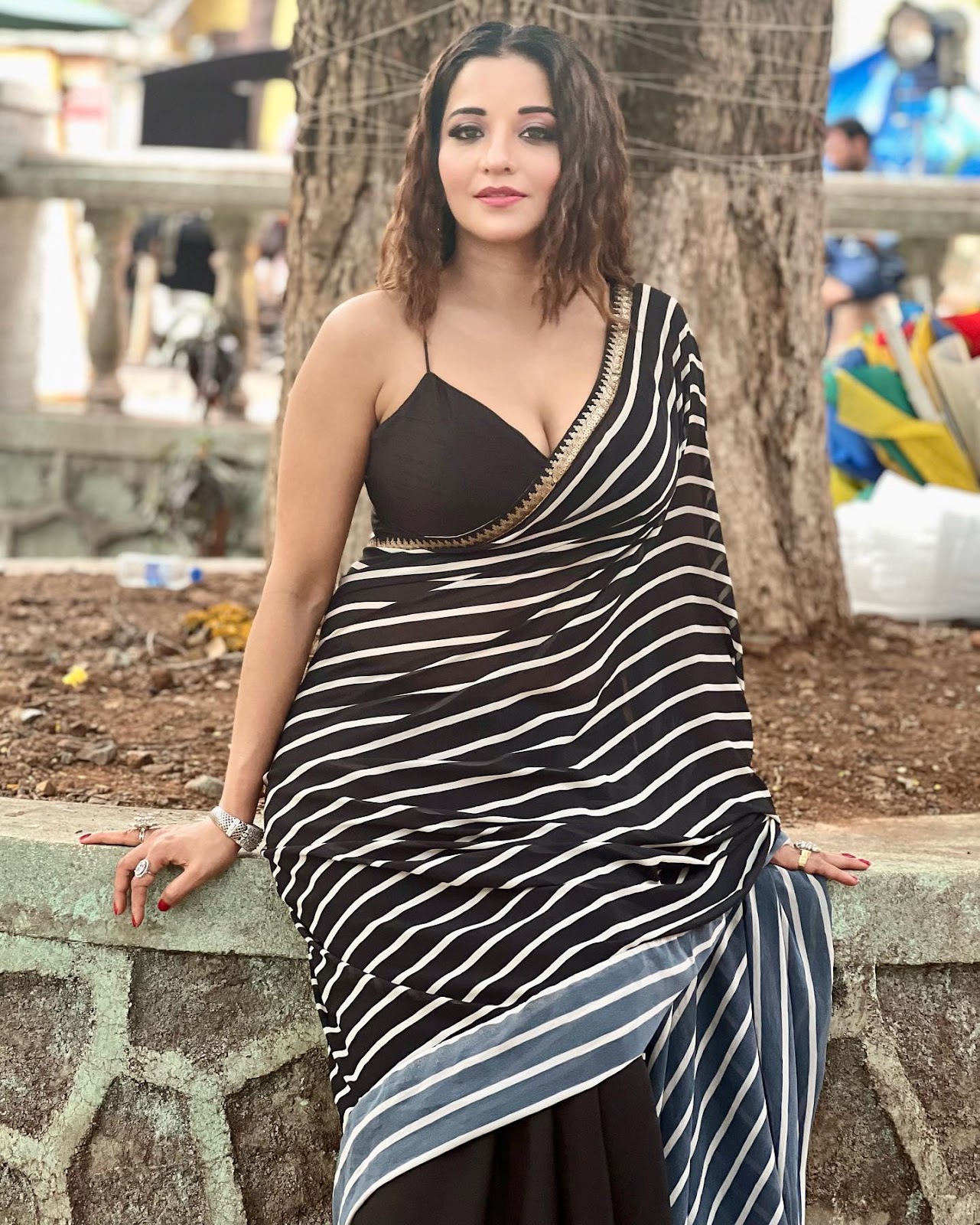 Monalisa cleavage saree curvy tv actress
