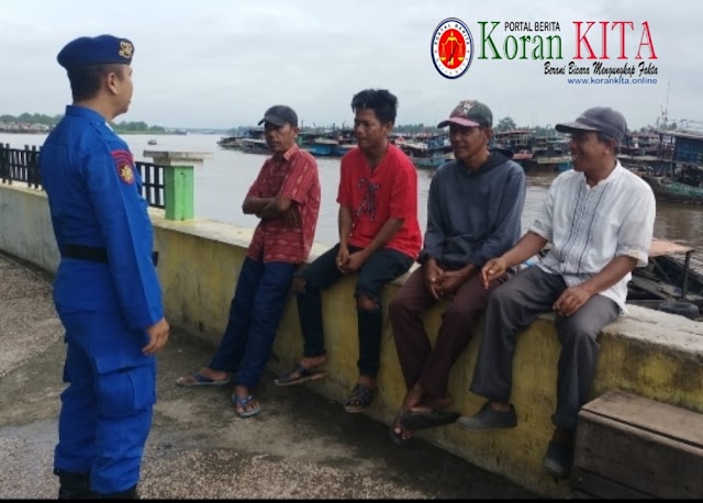 Unit Patroli Sat Pol Airud Polres Tanjungbalai Sambangi Warga Nelayan Sampaikan Pesan Kamtibmas 