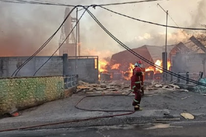 Pabrik Pengolahan Kayu Di Kota Probolinggo Ludes Terbakar