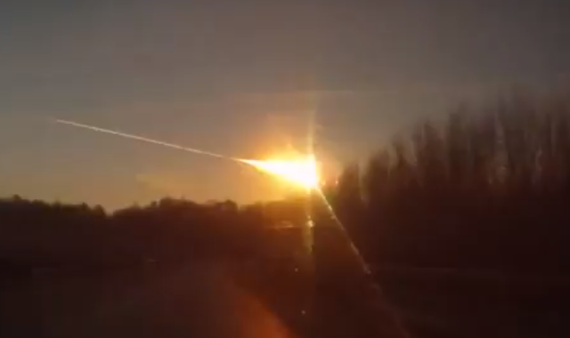 Veja vídeo que mostra queda de meteorito na Rússia