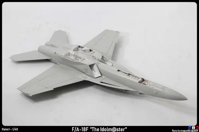 Mise en croix du F/A 18 Idolmaster d'Italeri au 1/48.