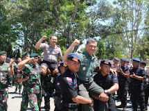 Ini Kekompakan Satgas Yonif Raider 712/Wt bersama POLRI di Tapal Batas Belu-Timor Leste