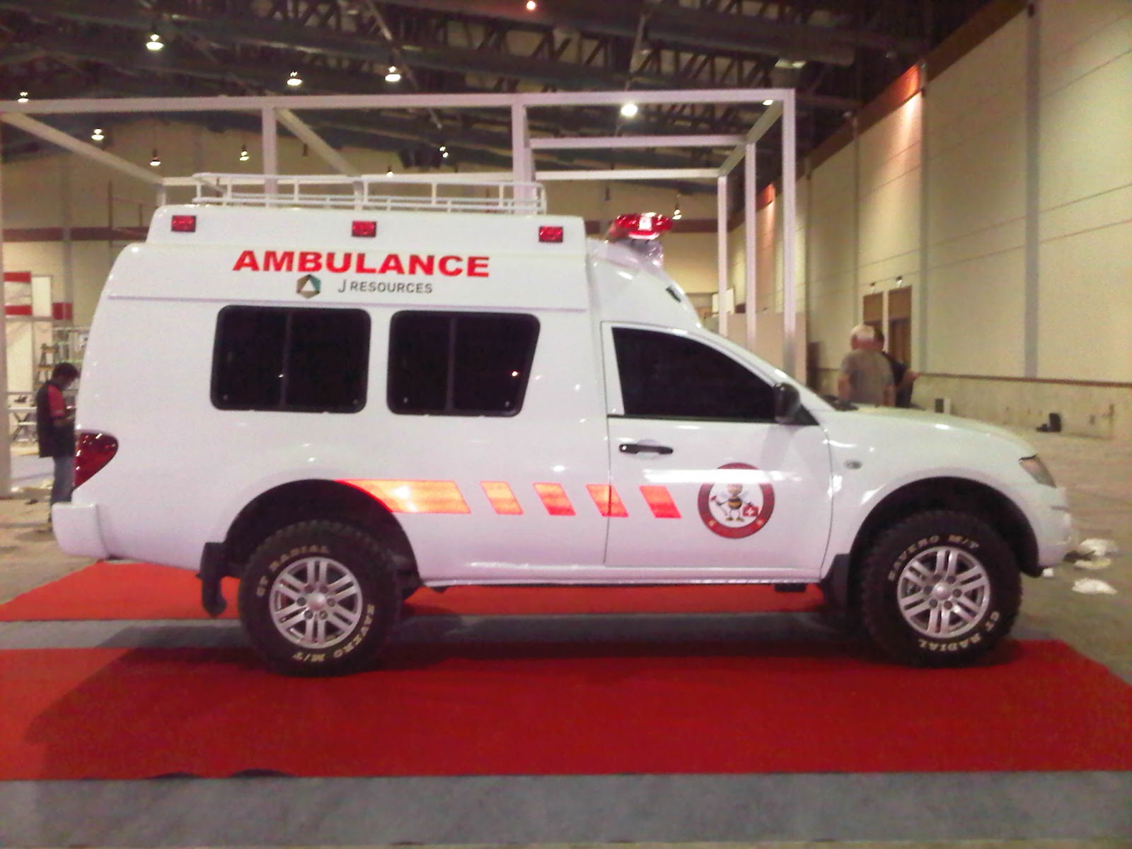 MENJUAL DAN MENYEWAKAN MOBIL AMBULANCE Ambulance 4x4 Mitsubishi