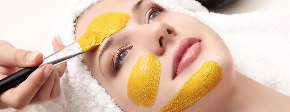 Skin Care: Fight Skin Problems With Turmeric on Face