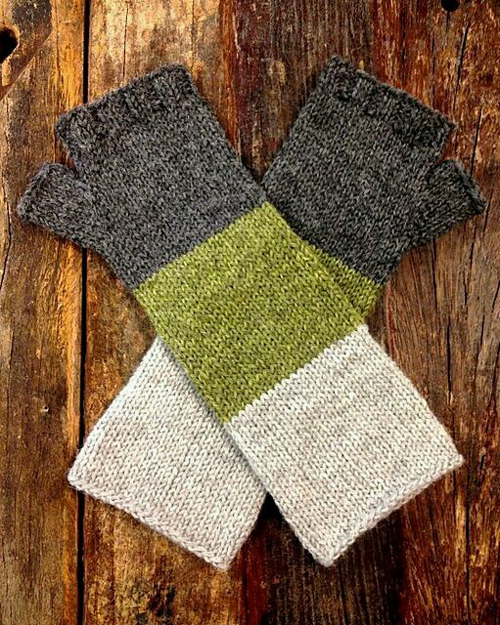 Lenticular Mitts - Free Knitting Pattern 