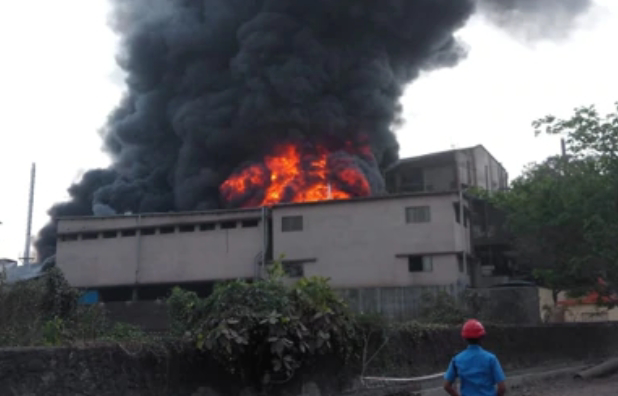 केमिकल फैक्ट्री में लगी आग, धमाका हुआ, 31 किलोमीटर तक फैली आग