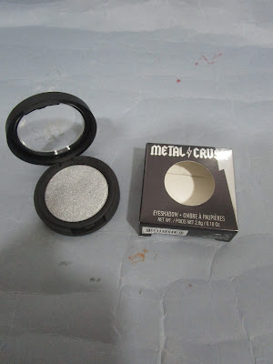 Imagen Metal Crush Eyeshadow de Kat Von D en el tono Static Age