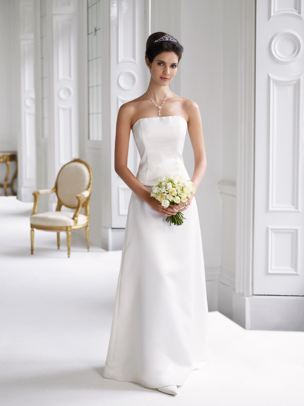 stunning white wedding dress