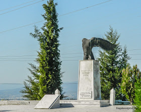 Térmopilas: Monumento lembra os 700 guerreiros da cidade de Téspias, que lutaram e morreram ao lado dos espartanos