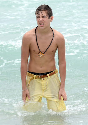 Shirtless Austin Mahone filming his new music video in Florida