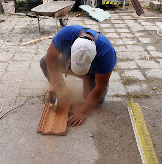 Cutting tiles with a grinder