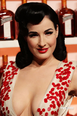 Dita Von Teese's beautiful wallpaper