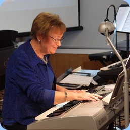 Diane Lyons playing her Yamaha PSR-3000. Photo courtesy of Dennis Lyons.