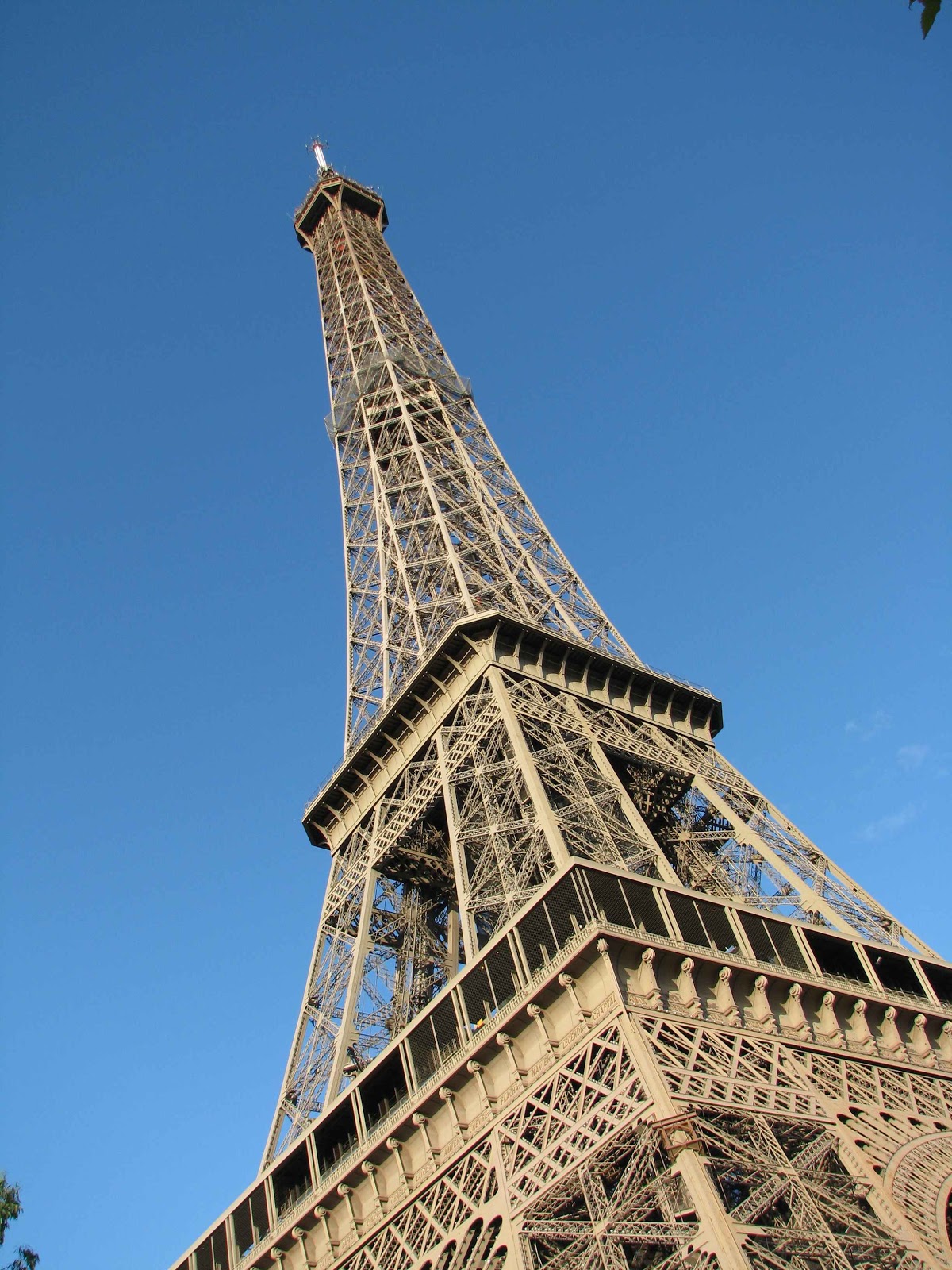 Emily's Thought Blog: k: KISS on top of Eiffel Tower