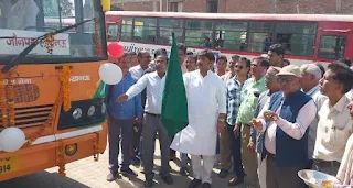 जौनपुर: एमएलसी ने राजधानी एक्सप्रेस बस को दिखायी हरी झंडी | #NayaSaveraNetwork