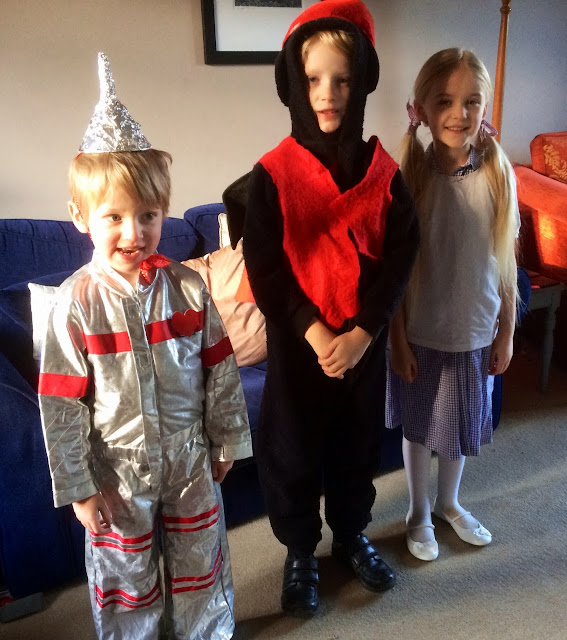 children dressed as characters from The Wizard of Oz