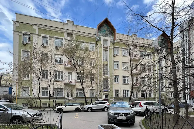 Новинский бульвар, дворы, жилой дом 1905 года постройки – бывший доходный дом адвоката Ф. Н. Плевако