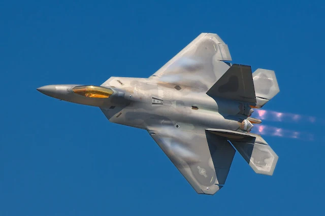 Caça aéreo F-22 Raptor receberá Red Hat OpenShift