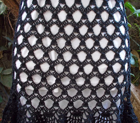 Sweet Nothings Crochet free crochet pattern blog, free crochet skirt pattern, photo of stitch detail for body  of Zara's skirt,
