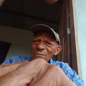 Um dos mais antigos moradores da comunidade de remanescentes de quilombo de Rio dos Macacos, o trabalhador rural José Izídio Dias, 89, Seu Vermelho, foi encontrado morto em sua casa, com marcas de violência sofrida por um machado, na noite de segunda-feira, dia 25/11.