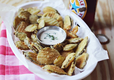 fried pickles, spciy dill pickle mayo