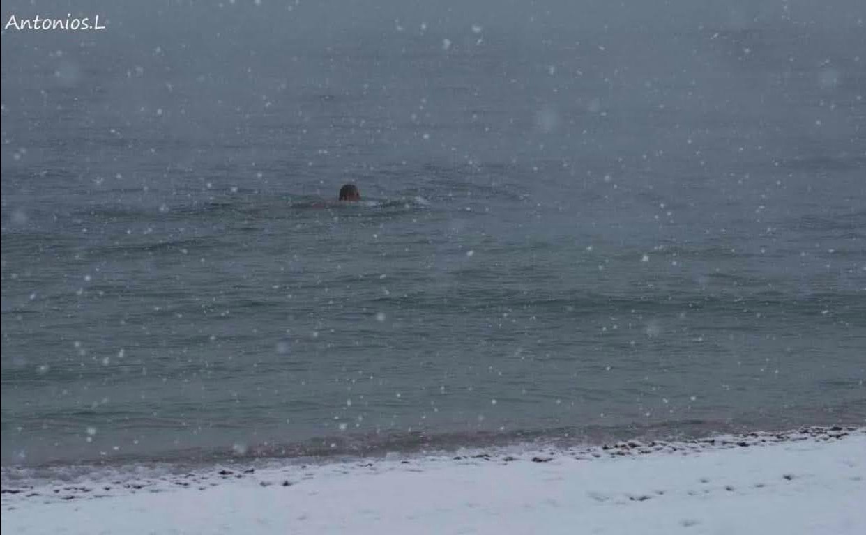 Όσοι ήταν στα αυτοκίνητα τους και κοίταξαν στη θάλασσα πραγματικά έπαθαν πλάκα