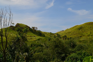 Pemandangan Bukit Pulisan, Likupang Timur, Minahasa Utara, Sulawesi Utara dari jalan raya +jelajahsuwanto