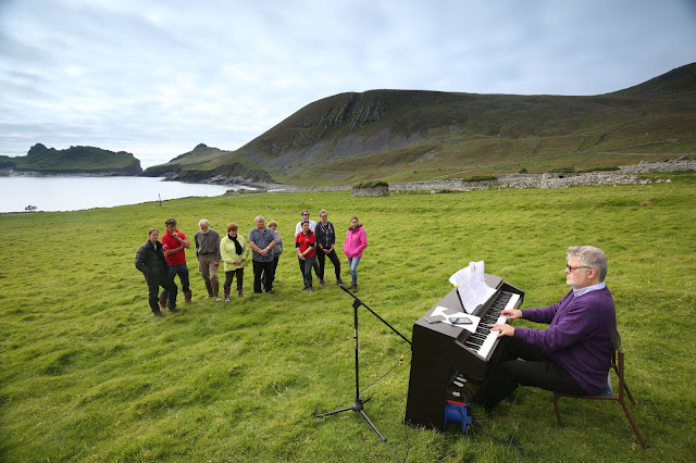 Sir James MacMillan performing on St Kilda - photo credit James Glossop