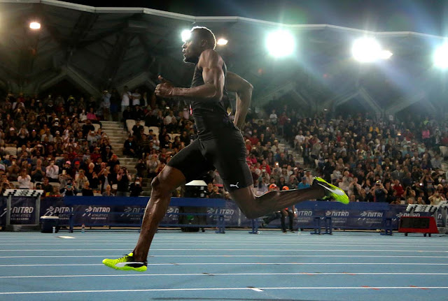 Bolt gana en los 150 mts en Melbourne