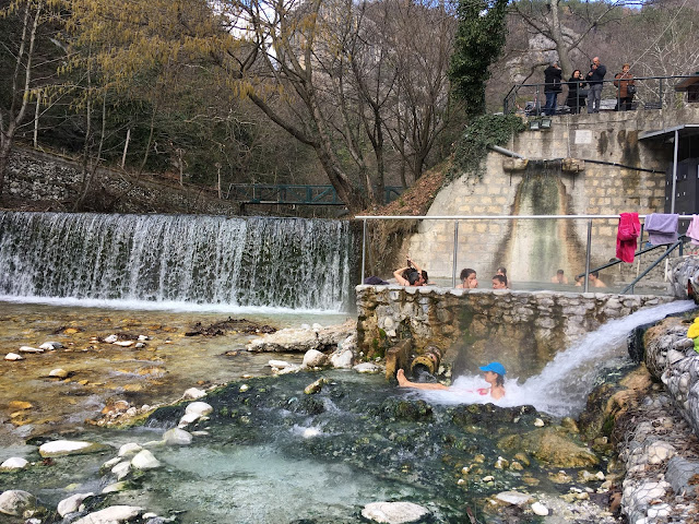 paraxeno pirouni, παράξενο πιρούνι