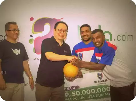 Uni Papua Terima Penghargaan pada Bintang Bola Anniversary