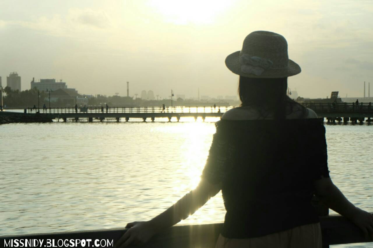 sunset di le bridge ancol