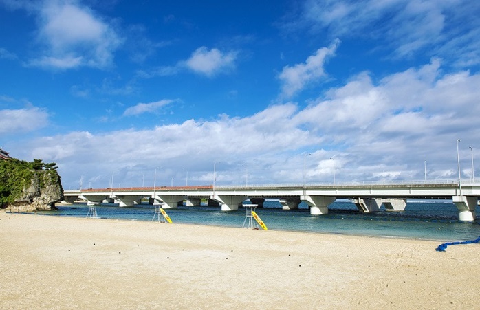 หาดนามิโนะอุเอะ (Naminoue Beach: 波の上ビーチ)