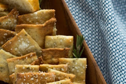 ROSEMARY SEA SALT CRACKERS 