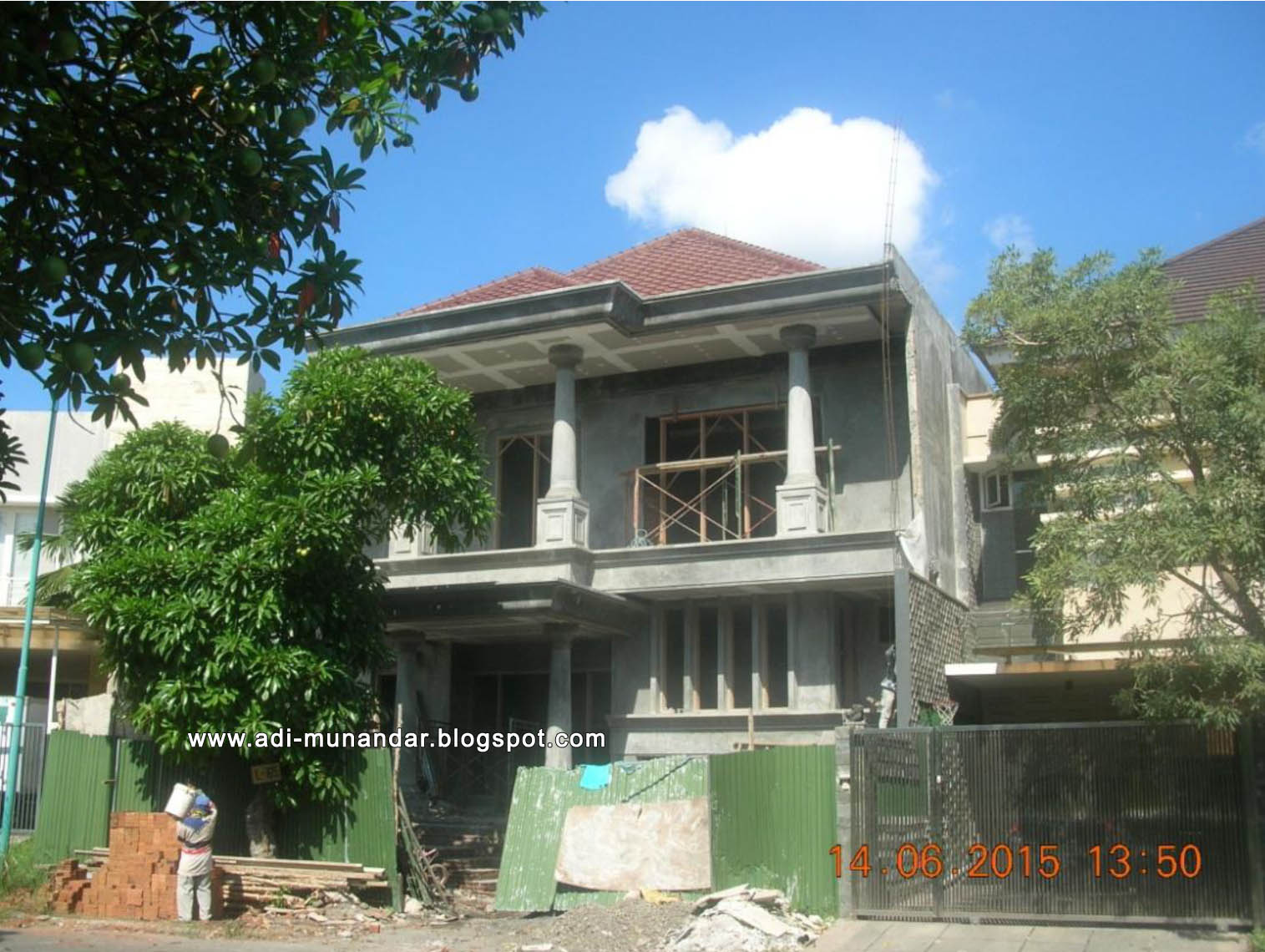 Arsitektur Rumah Konsep Klasik Moderen di Surabaya