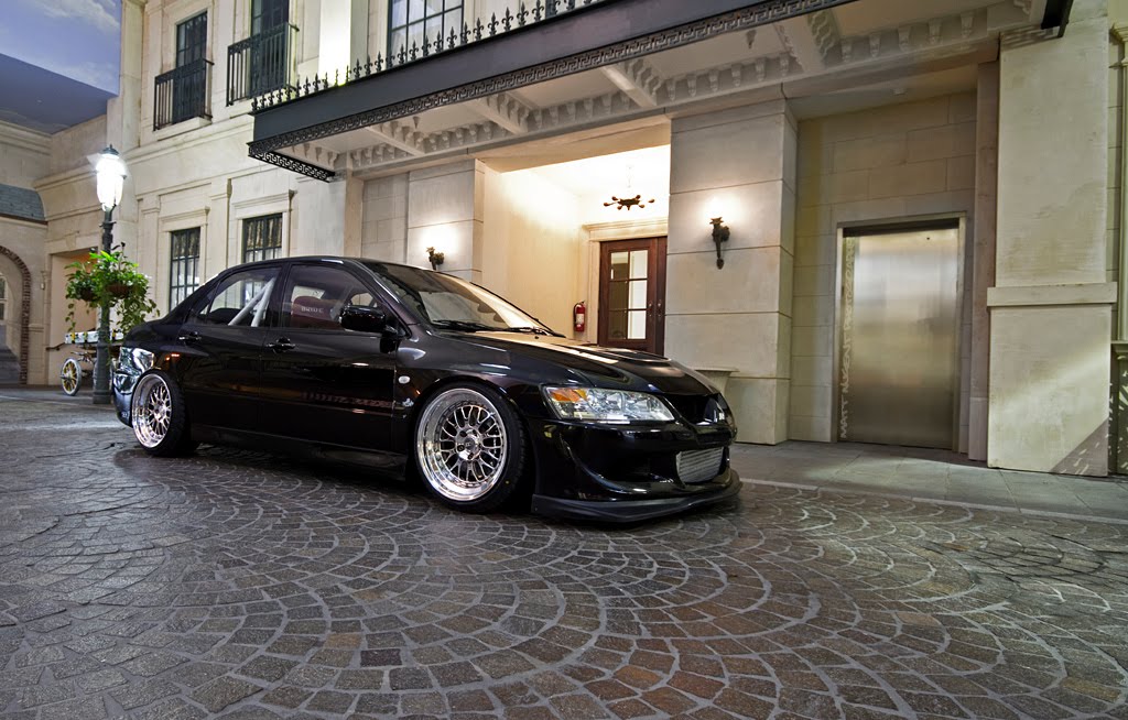 You don't see many stanced slammed evos but this guy is doin it right