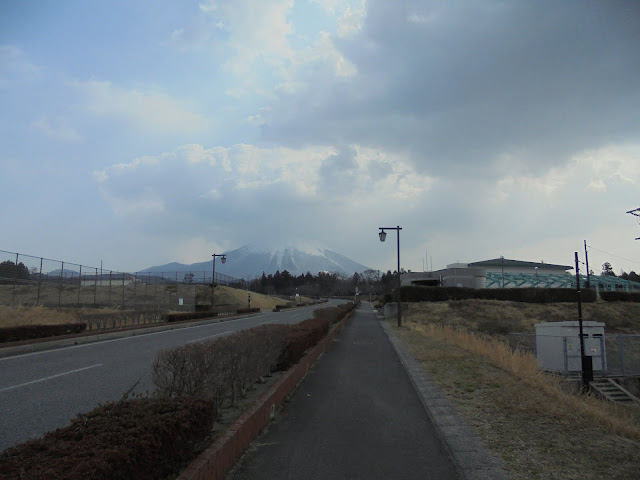 伯耆町総合スポーツ公園から見た大山